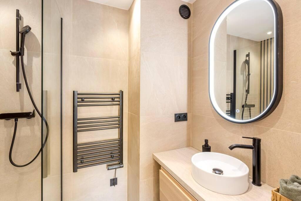 Ferienwohnung Luxurious 3 Min Walk From Eiffel Tower Paris Exterior foto