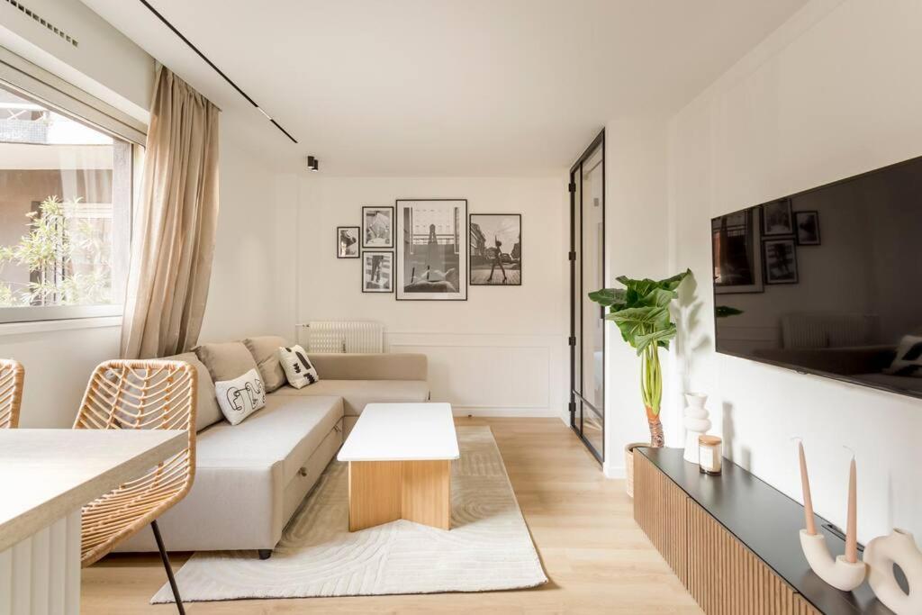 Ferienwohnung Luxurious 3 Min Walk From Eiffel Tower Paris Exterior foto