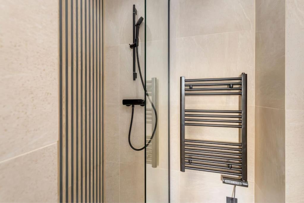 Ferienwohnung Luxurious 3 Min Walk From Eiffel Tower Paris Exterior foto